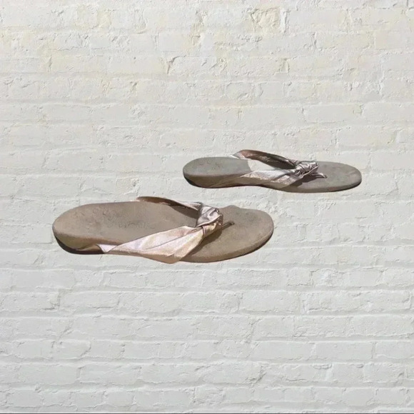 Vionic Pippa Flip Flops Rose Gold - Picture 6 of 6